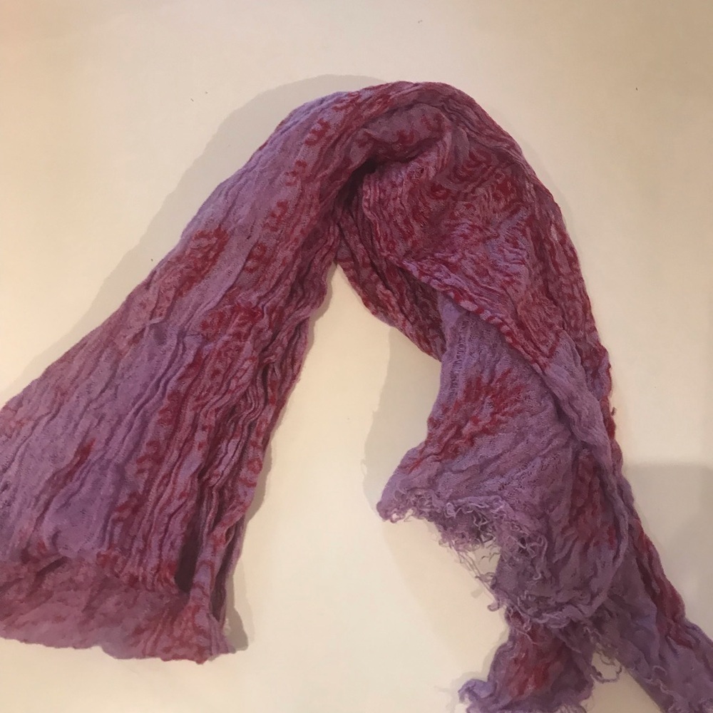 Free whit purchase scarf - Picture 2 of 3